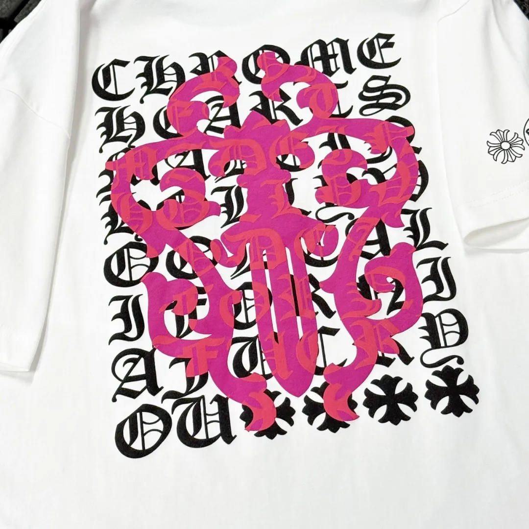 P170 Chrome Hearts 25 high-end versions. The fabric is made of 300 grams of high-density pure cotton. It does not deform or shrink. It has three labels. It is the same style for men and women. Technology: suede foaming + digital printing. Color: white, black. SIZE: S-XL.